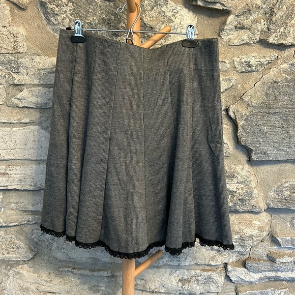 Skirt with Black Lace Trim - Picture 1 of 7